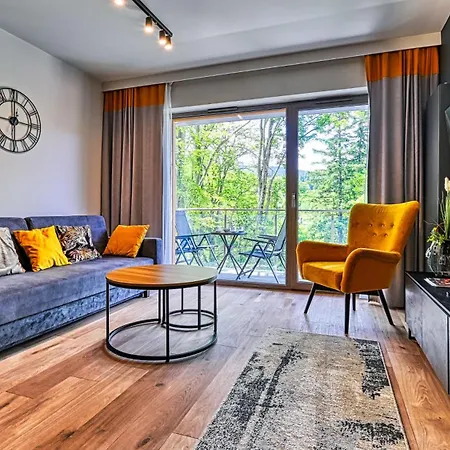 Stone Hill, Sun & Snow Apartment *